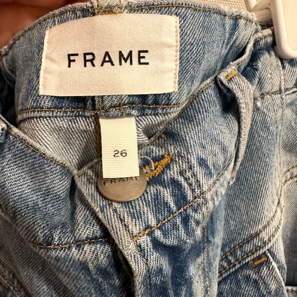 Frame V Yoke straight leg jeans in Bianca - Picture 2 of 5